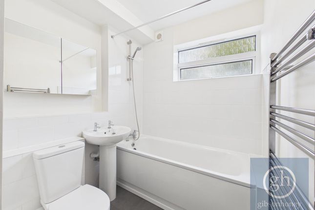 30 Chiswick Court, Moss Lane, Pinner photo 5