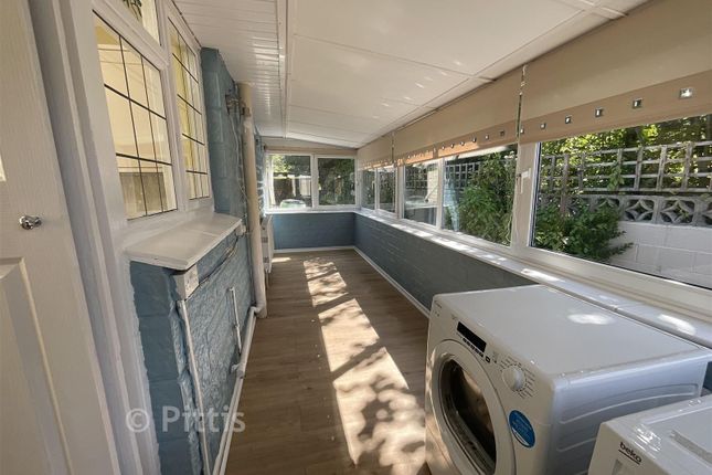 13, Nicholas Close, Brading photo 3