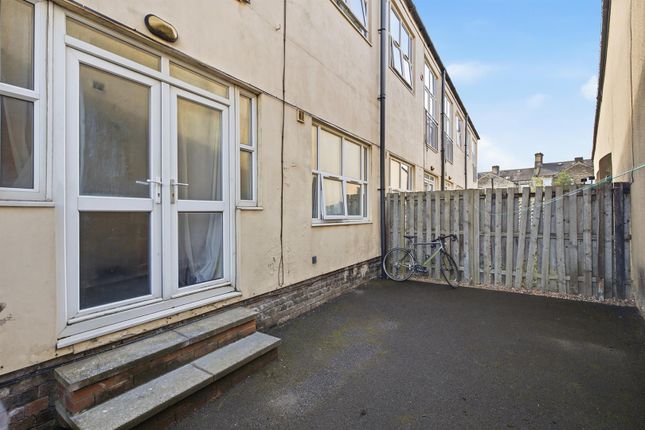 Flat 48, Rifle Fields, Water Street, Huddersfield photo 4