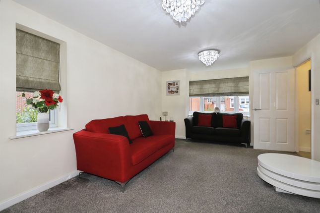 2, Falling Sands Close, Kidderminster photo 3
