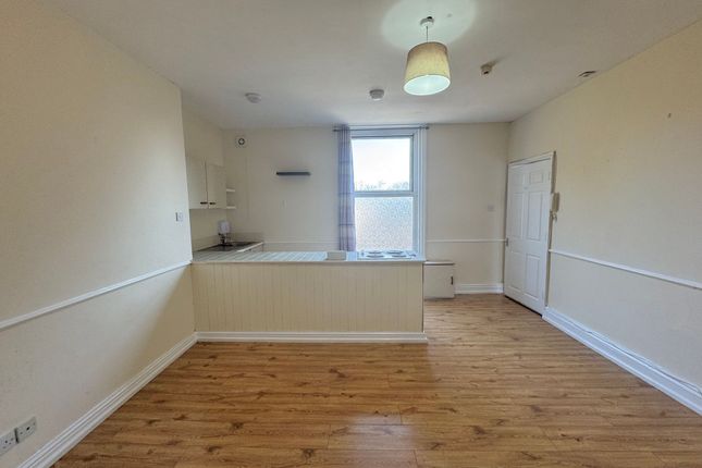 Flat 6, 3 Ashlands, Sale photo 3