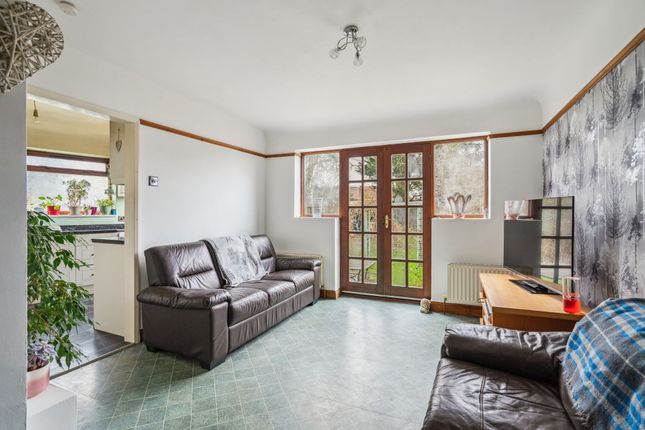 81 Compton Place, Watford photo 4