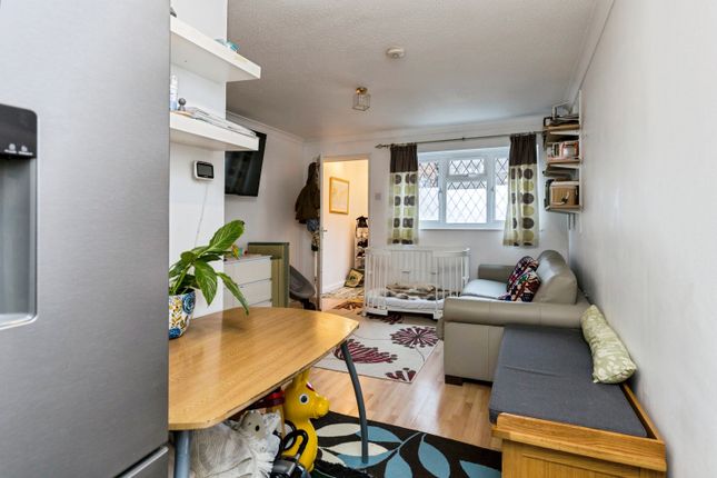 55, Southbrook, Crawley photo 4