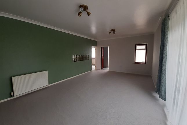 10 Croft Avenue, Andover photo 4