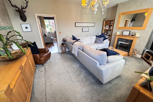 16 Bowden Lane, High Peak photo 2