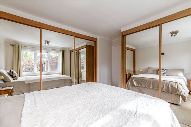 56, Byfleet Road, Addlestone photo 4