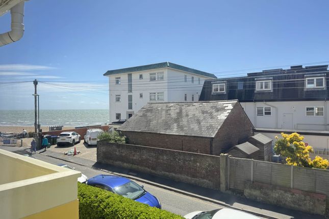 Flat 4, Canning Court, Bognor Regis photo 3