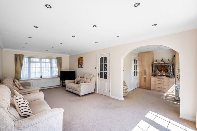 3, Kestrel Close, Surrey photo 4