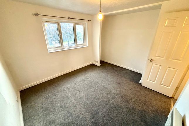 53 Waterside Close, Barking photo 4