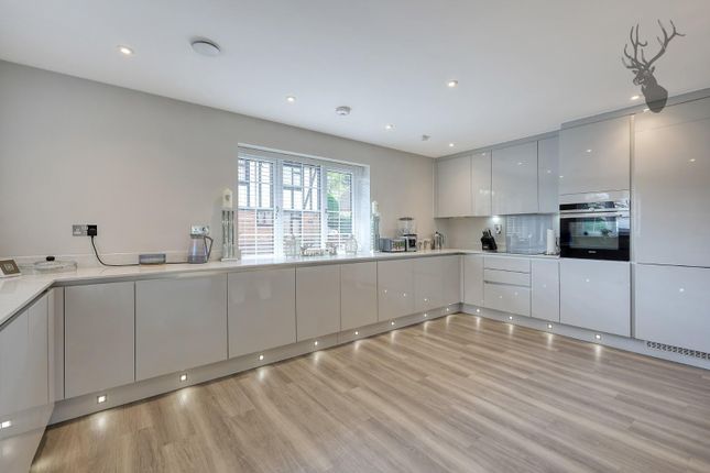 Flat for sale in Coppice Row, Theydon Bois, Essex