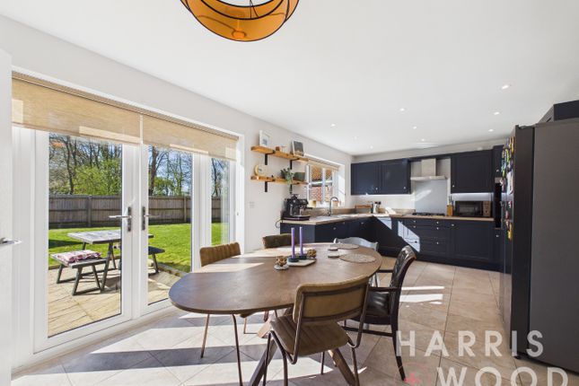 40 St. Andrews Close, Alresford, Essex photo 3