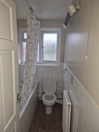 70, Marriott Close, Feltham photo 3