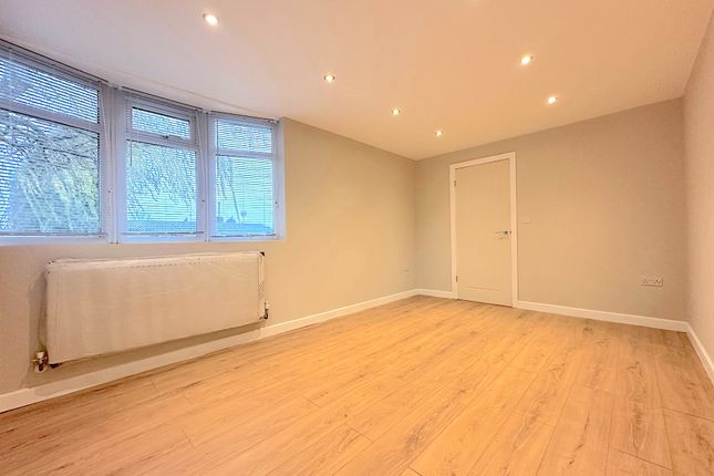 16, Lincoln Green, Wolverhampton photo 2