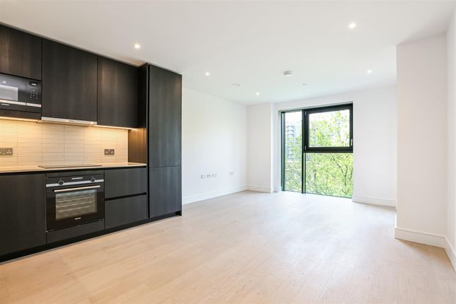 Flat to rent in 11 Hewson Way, London