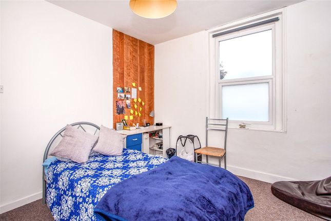 Room 1, 22, Caledonian Road, Bath photo 5
