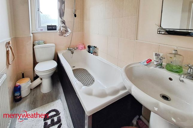 31, Cloverlands Drive, Barnsley photo 4