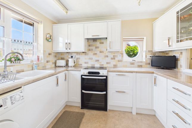 10, Fox Close, Gloucestershire photo 3