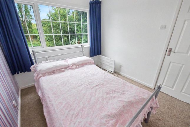 2, Cliffe Park Crescent, West Yorkshire photo 5
