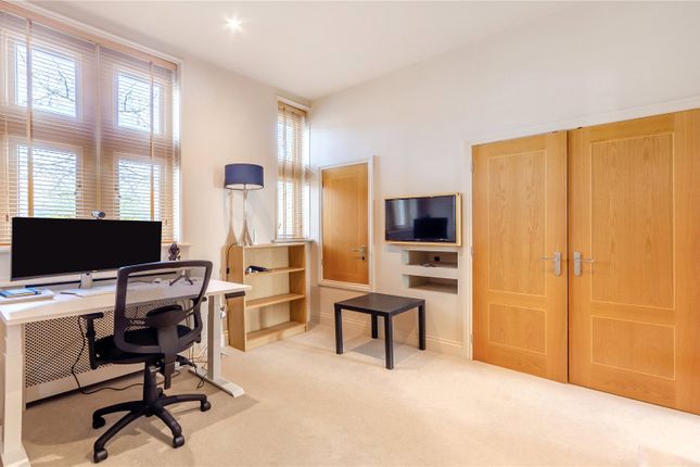 Bedroom / Study