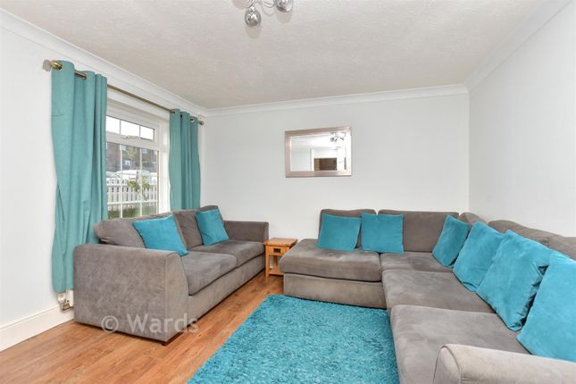 42, Goldfinch Close, Faversham photo 3