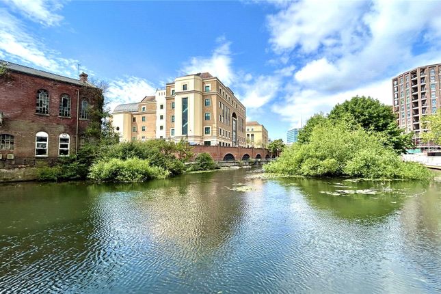 Thumbnail Flat to rent in The Meridian, Kenavon Drive, Reading, Berkshire