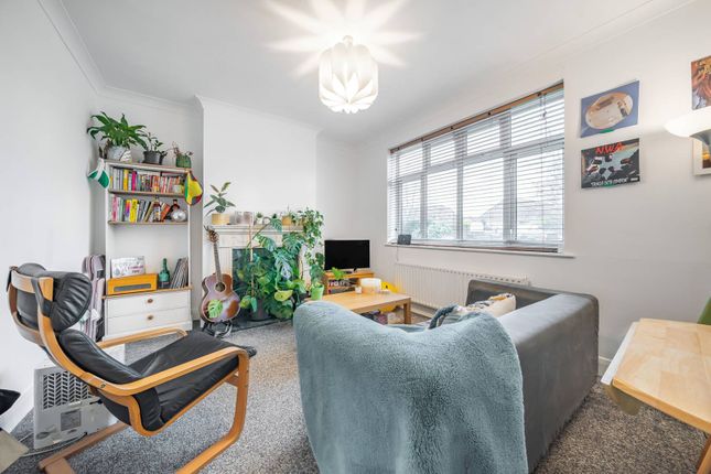 Flat to rent in Balham High Road, Tooting Bec, London