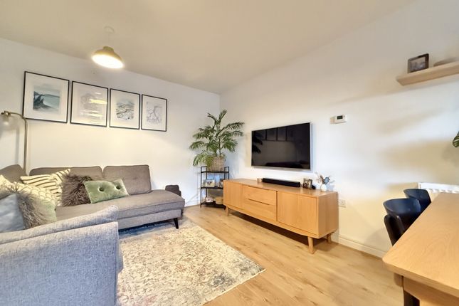 3, St Nicholas Close, Exeter photo 4