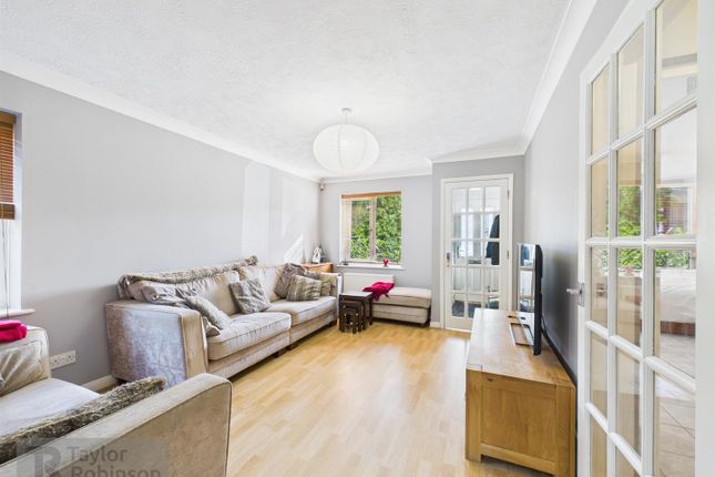 3, Graveney Road, Crawley photo 2