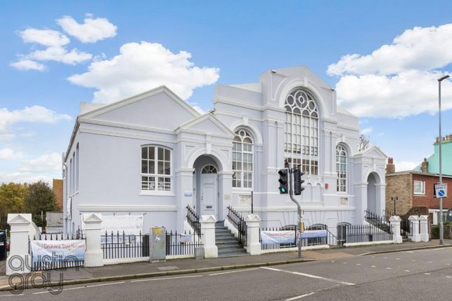 Thumbnail Flat for sale in Queens Park Road, Brighton