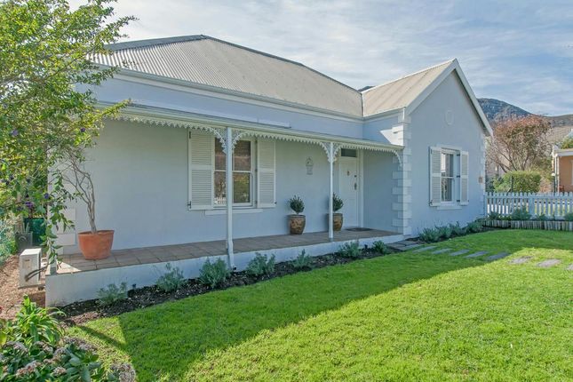 3 Bed Detached House For Sale In 3 Victoria Village Reservoir