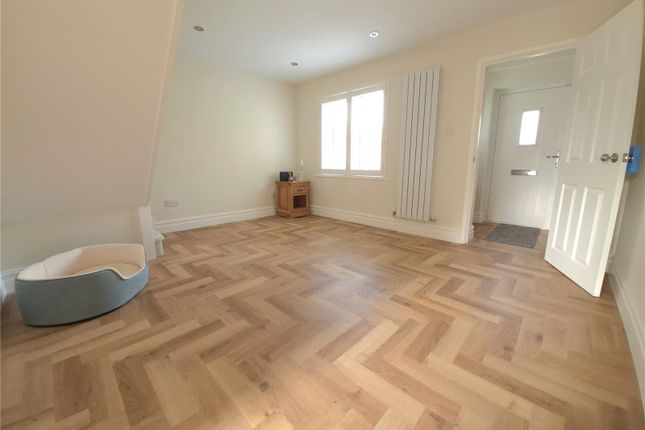 18, Field Close, Cirencester photo 2