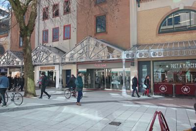 Retail premises to let in Capitol Shopping Centre, Queen Street, Cardiff