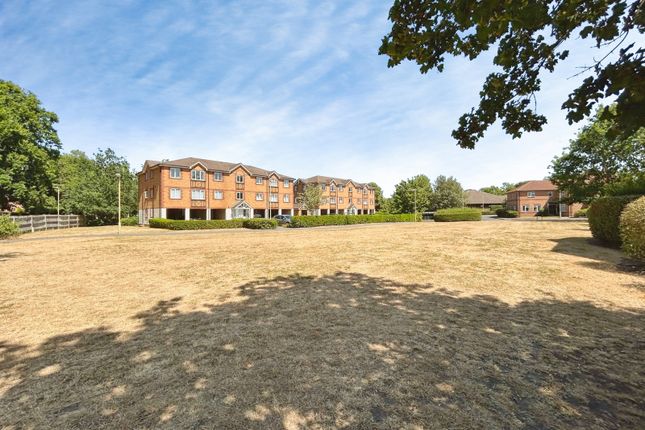 2, Ellen Drive, Hampshire photo 3