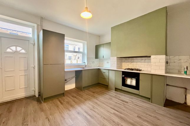 13, Woodhall Terrace, BRADFORD photo 2