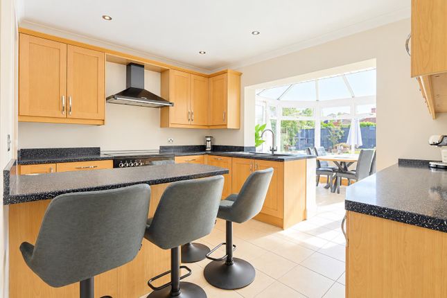 Chestnut Close, Hockley photo 4