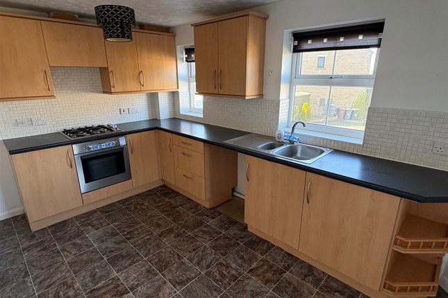 Flat, 14, 1st Floor  Sharket Head Close, Bradford photo 2