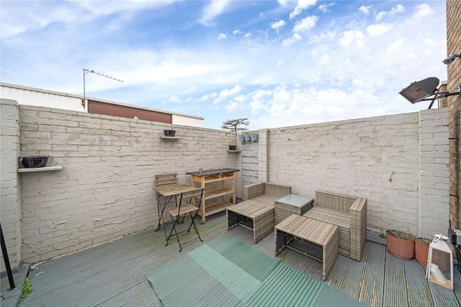124 Montpelier Court,, Kempton Walk, Croydon photo 3
