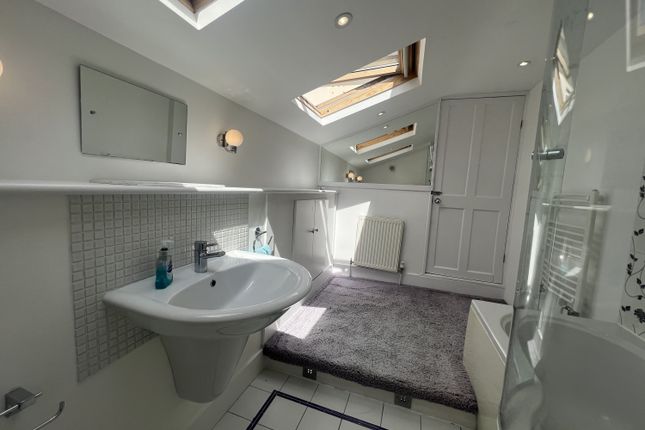 14, Hythe Park Road, Egham photo 5