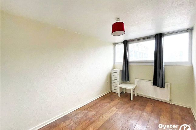 112 Palmers Road, London photo 2