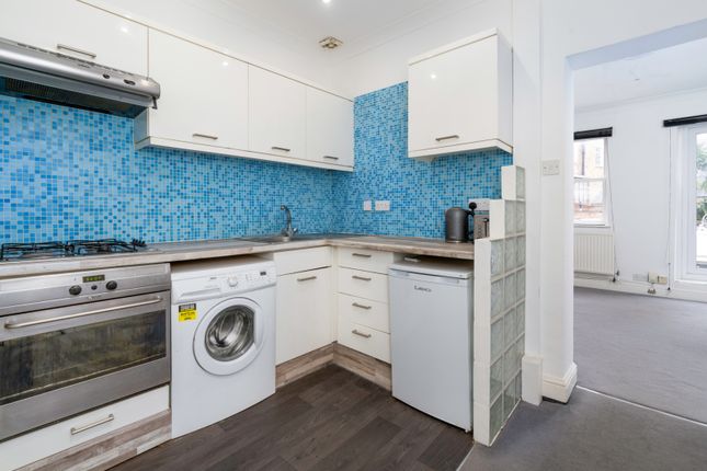 Flat to rent in Parkway, Camden, London