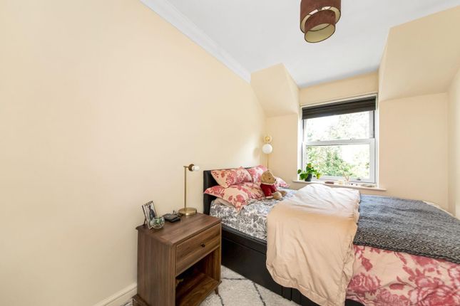 Flat for sale in Croxted Road, Dulwich, London