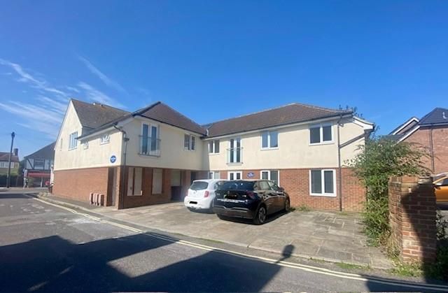 Thumbnail Flat to rent in Lewis Road, Selsey, Chichester