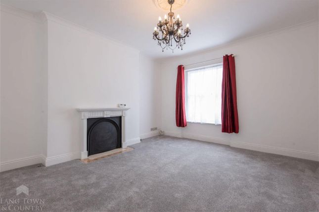 Flat to rent in Lockyer Street, Plymouth