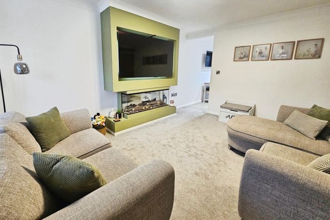 9, Wren Close, Biddulph photo 2