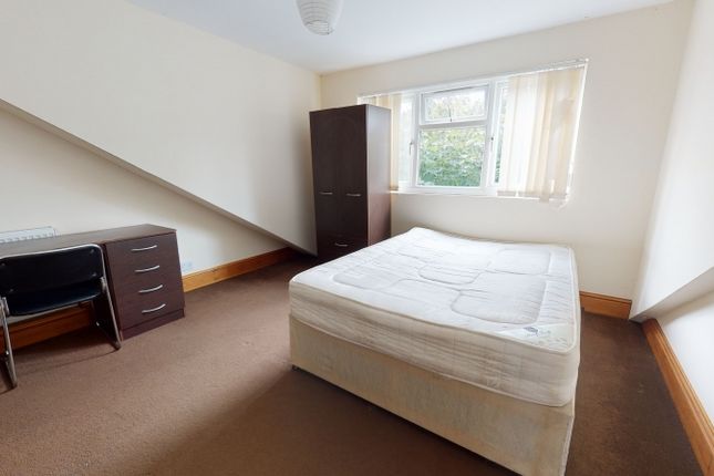Thumbnail Terraced house to rent in Chiswick Terrace, Hyde Park, Leeds