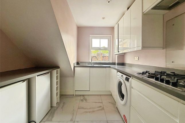 12, Hawley Close, Reading photo 3