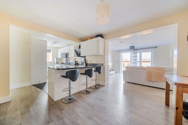 24 Cardew Road, Liss photo 2