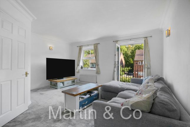 4, Sycamore Close, South Croydon photo 4