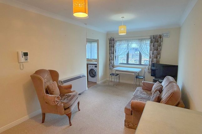 Flat 47, Winningales Court, Vienna Close, Clayhall photo 2
