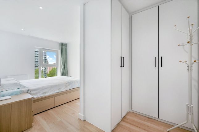 Flat 96 Fermont House, 15, Beaufort Square,, London photo 4